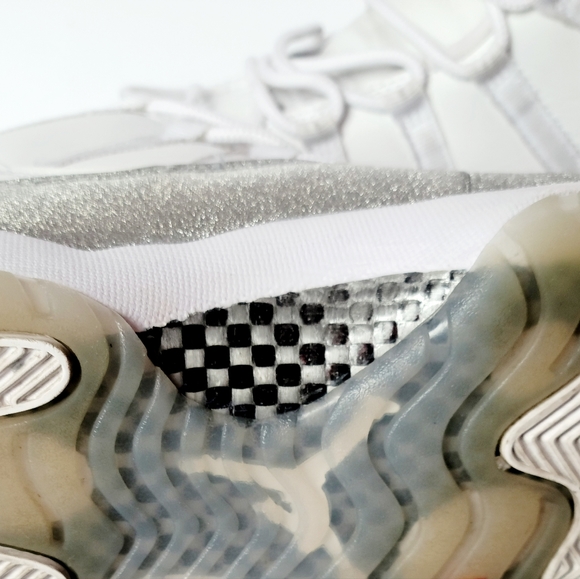 NIKE AIR JORDAN 11 VAST GREY - Picture 8 of 9